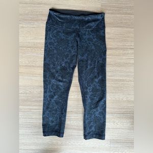 Lululemon Wonderunder Crop - size 4